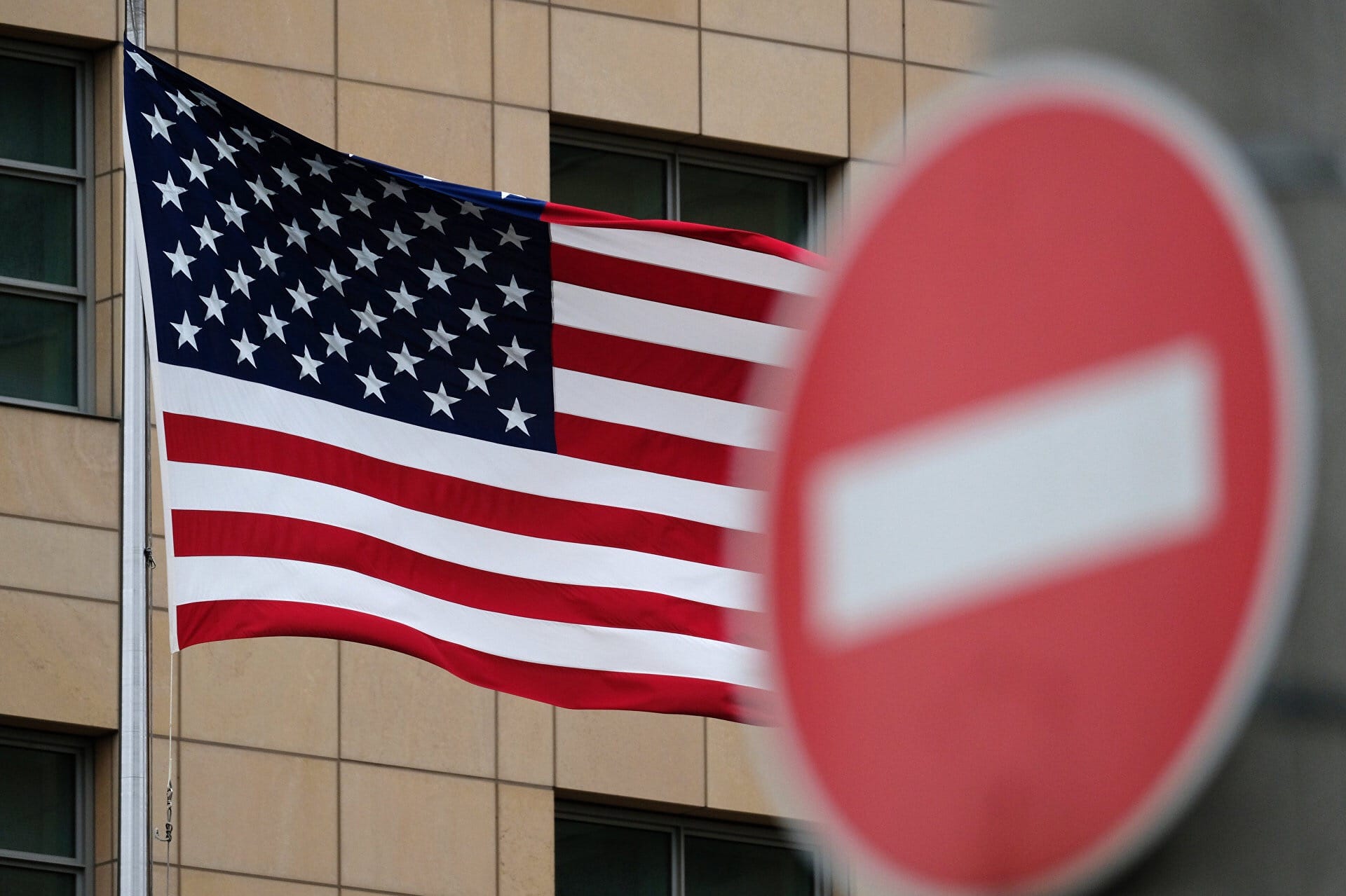 Власти США обсуждают запрет на поставки электроники в Россию в случае вторжения российских военных в Украину — NYT