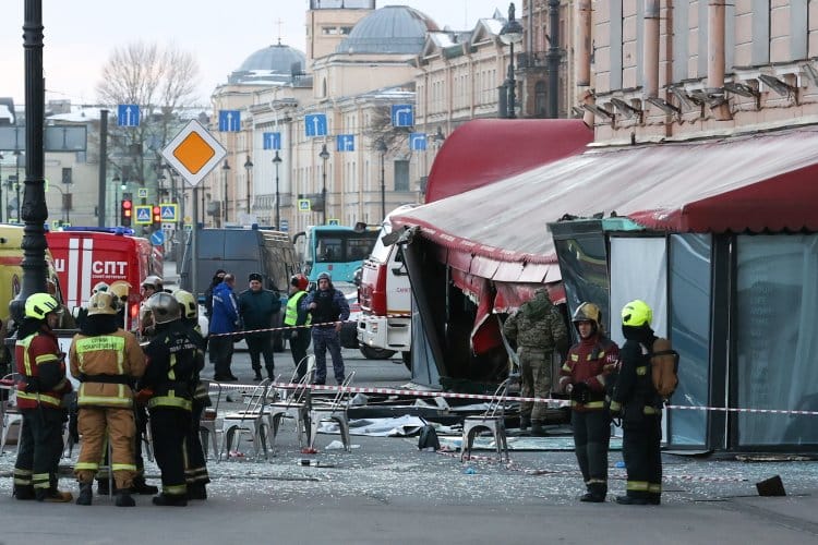 24 человека госпитализированы после взрыва в Петербурге. В их числе депортированный из Эстонии координатор движения «Бессмертный полк»