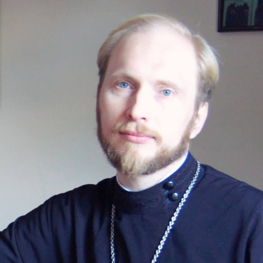 Патриарх Кирилл лично запретил вести службы священнику, заменившему в молитве «победу» на «мир»
