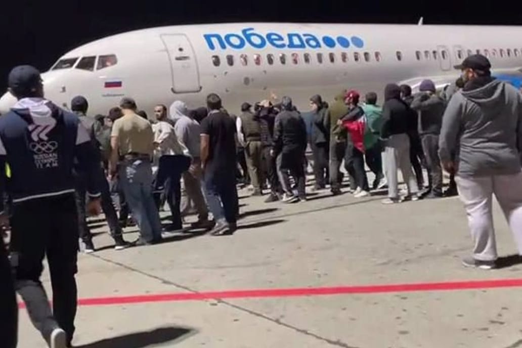 Глава Федерации еврейских общин России заявил, что нужно «найти и самым строгим образом наказать» участников беспорядков в Дагестане