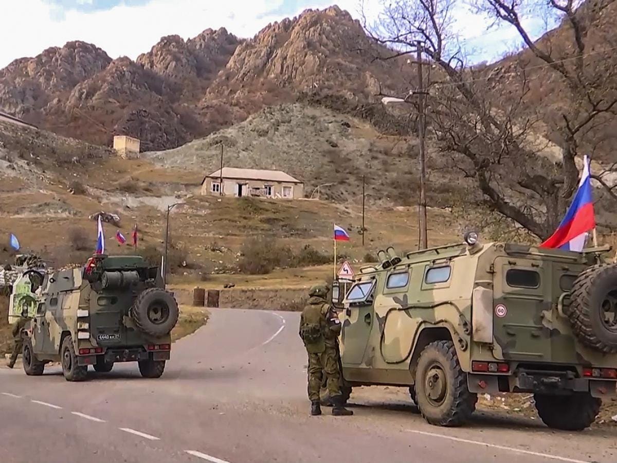 «В Армении воспринимают вывод российских войск из Карабаха как свидетельство слабости России» — эксперт