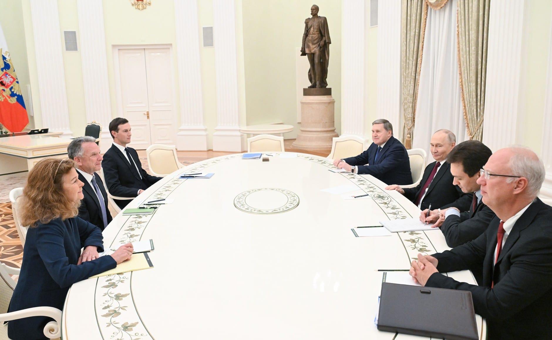 «Компромиссного варианта плана по Украине пока нет»: в Кремле прошли переговоры Путина с делегацией США по урегулированию войны