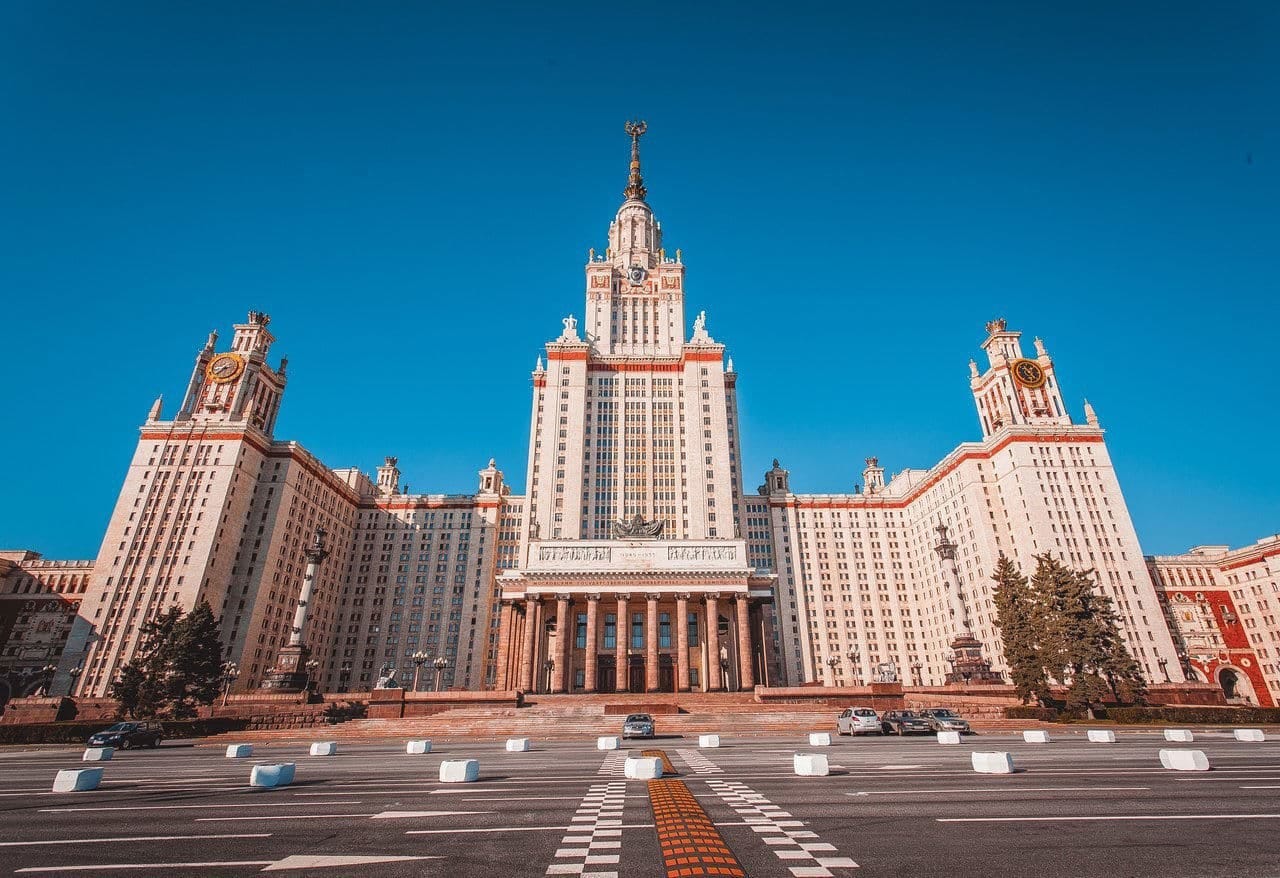 Российские чиновники используют целевой набор для зачисления родственников в вузы — «Важные истории», «Новая газета», Doxa